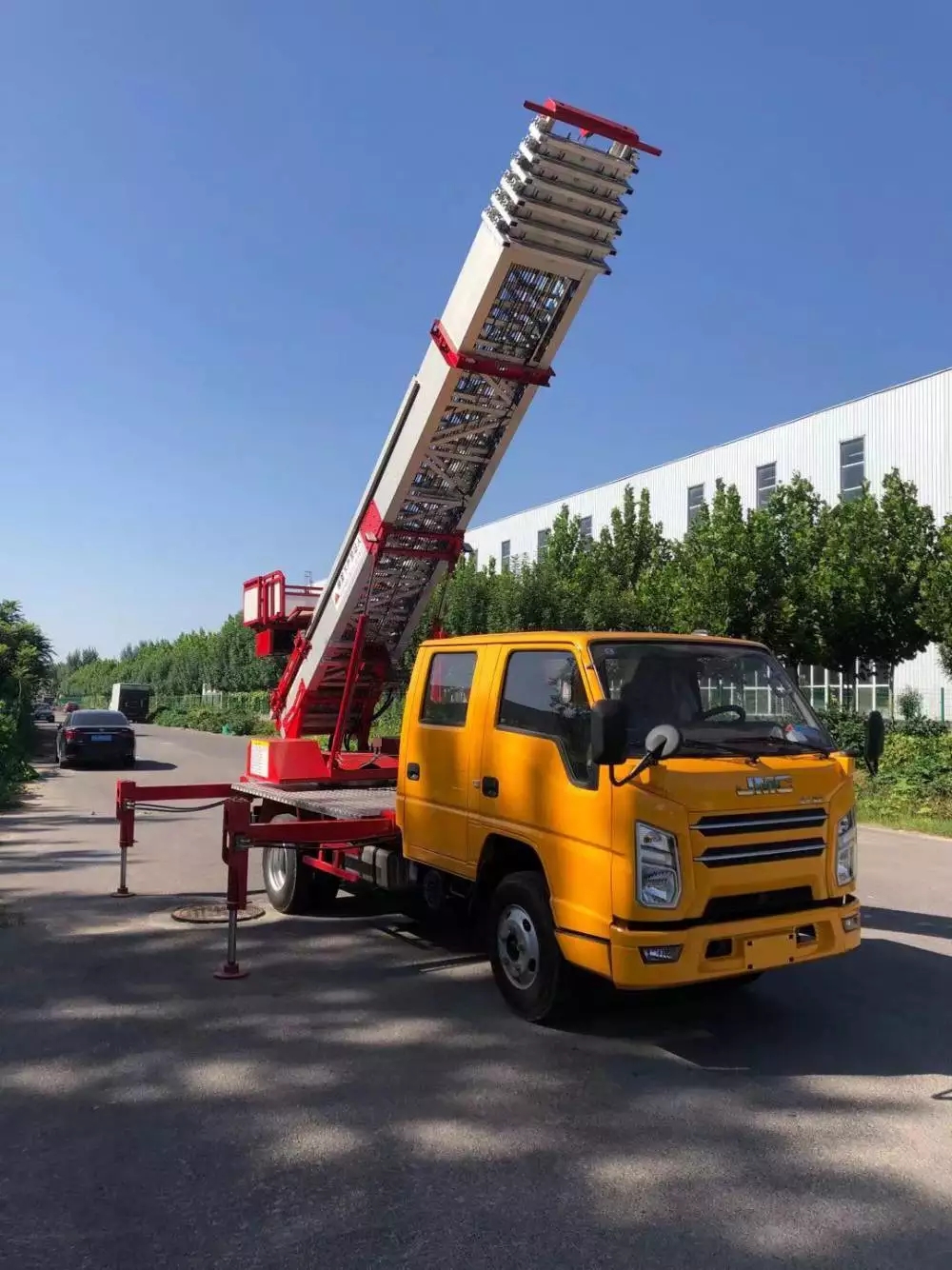 大方附近的云梯车出租服务：轻松解决高空作业需求