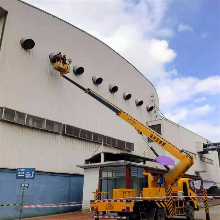 大方高空作业车出租服务：专业广告牌安装解决方案